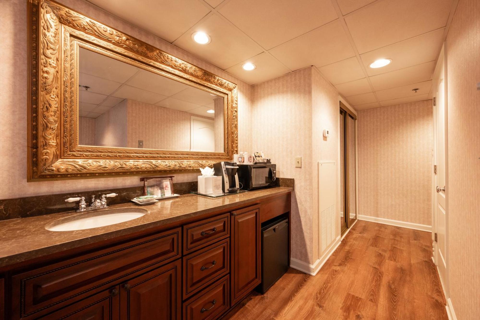 Boardwalk Plaza Hotel Rehoboth Beach Exterior photo