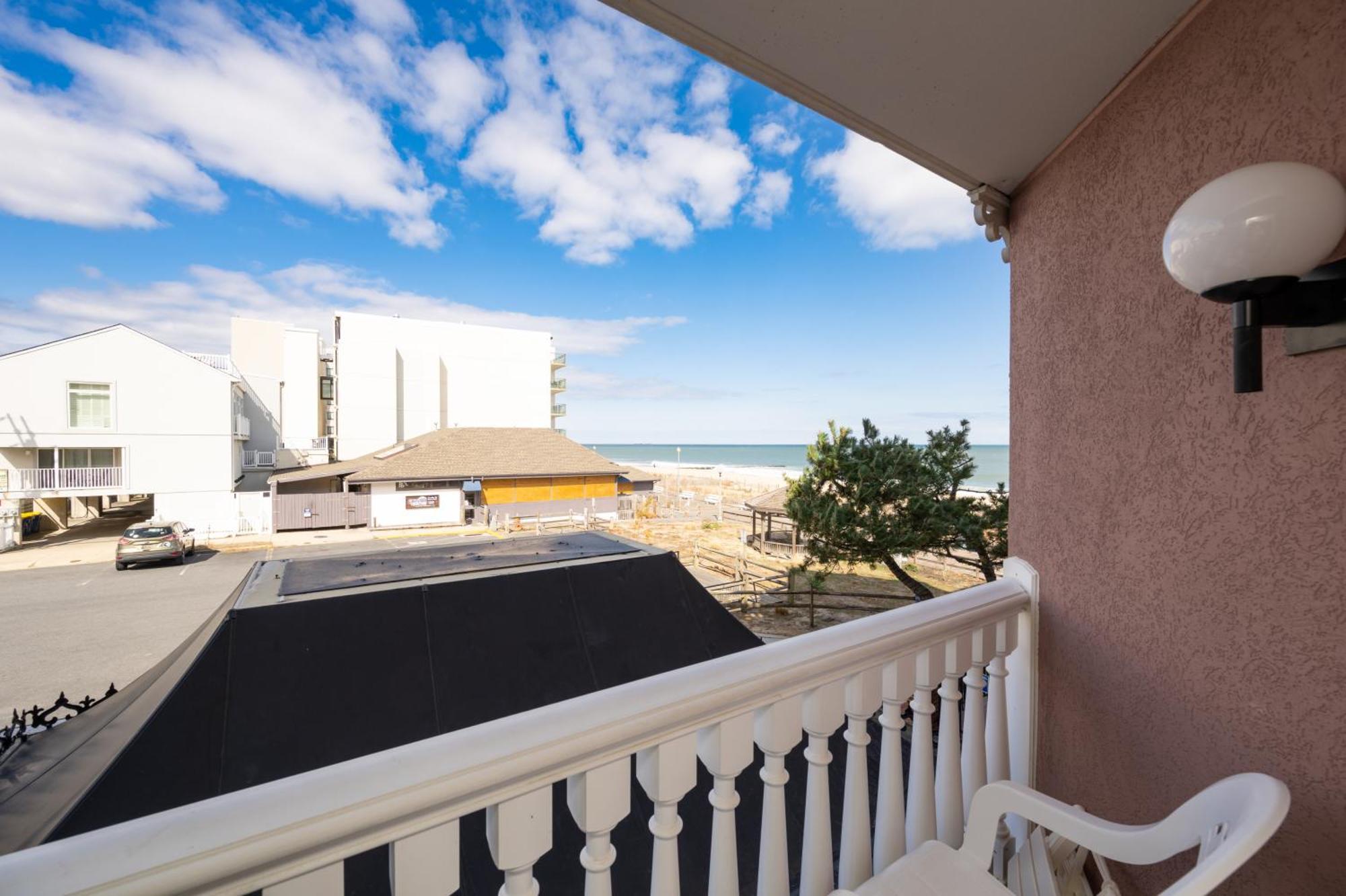 Boardwalk Plaza Hotel Rehoboth Beach Exterior photo